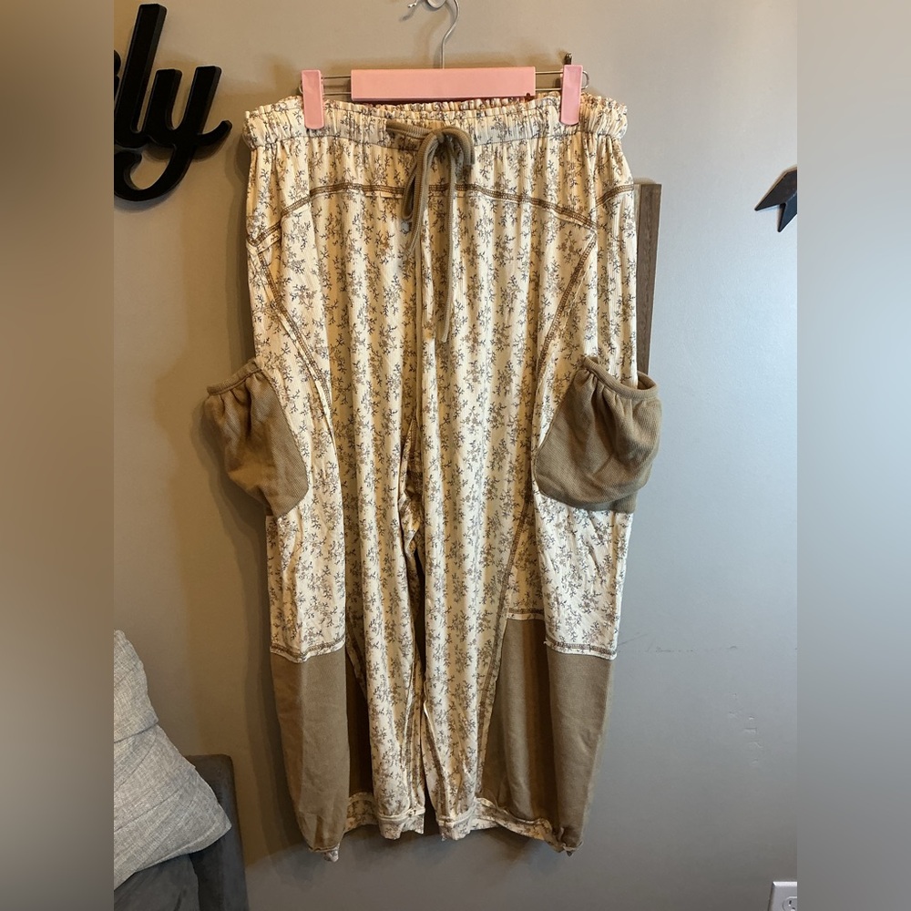 POL Floral Beige and Brown Joggers